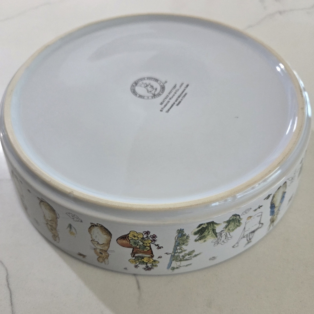 Peter Rabbit Spring Garden Round Casserole Dish - Picture 5 of 13